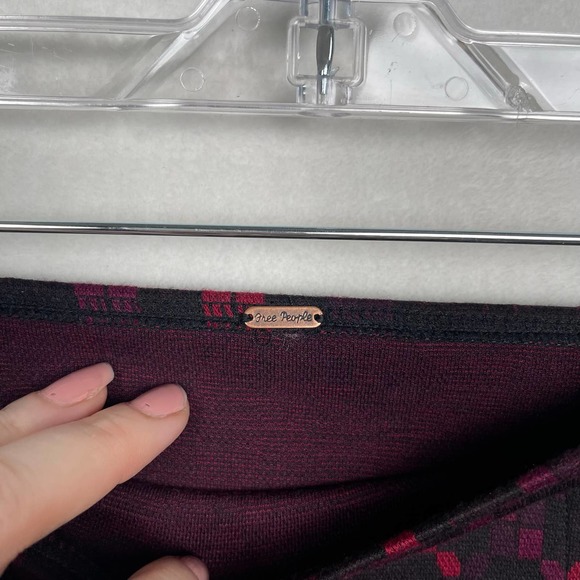 Free People Stretch Skirt‎ Black Purple Pink Comb Pattern, Size Small - Picture 5 of 10